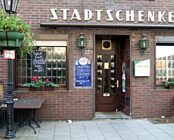 schweineblut Schweineblut auf der Tafel der Stadtschenke in Süchteln