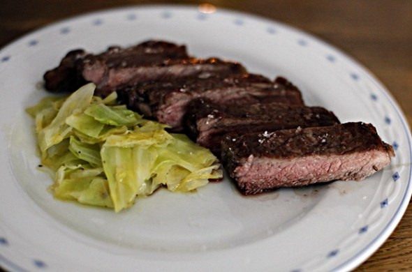 Bistecca di manzo e cavolo