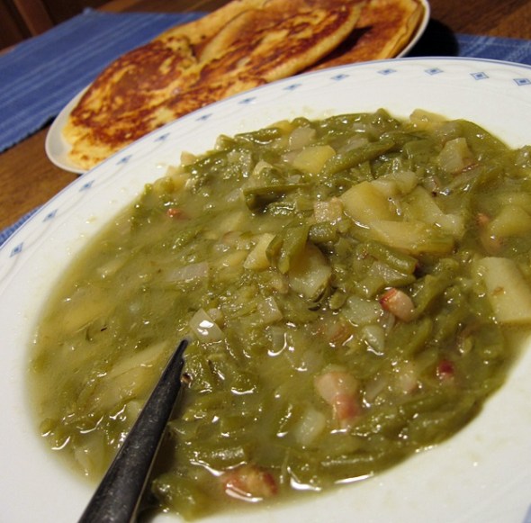 saurebohnen2 Saure Bohnensuppe mit Rosinenpfannkuchen