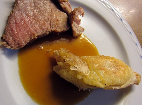 Zickleinkeule provenzalisch mit frittiertem Chicorée