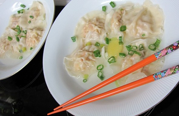 Mandus in klarer Ingwer-Hühnerbrühe