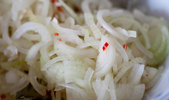 zwiebeln_eingelegt Eingelegte Zwiebeln mit Zitronenaroma
