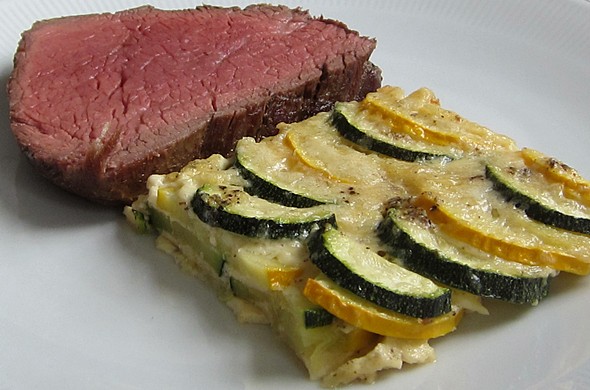 Chateaubriand mit Zucchinigratin (es fehlt die geschmolzene Salzbutter)