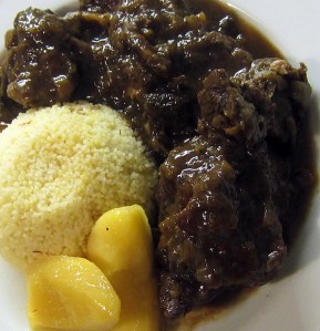 Mit Pflaumen geschmortes Zungenstück, Couscous, Quitten