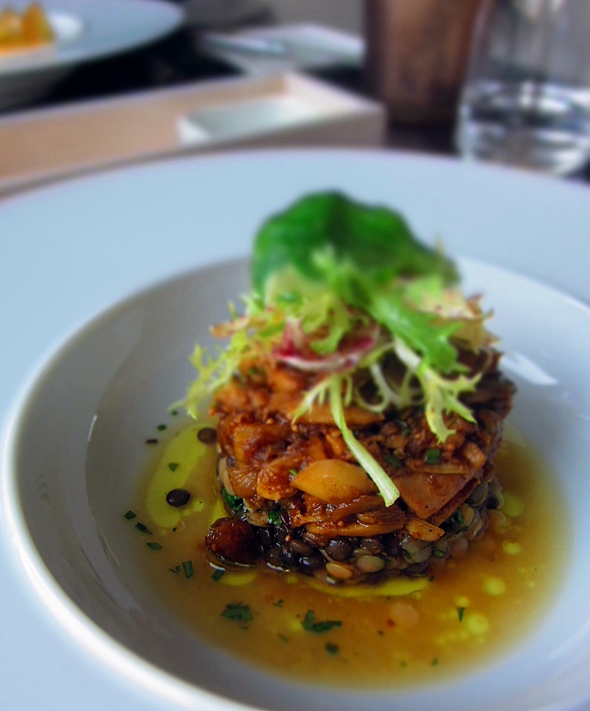 Confit von der Eifeler Kaninchenkeule